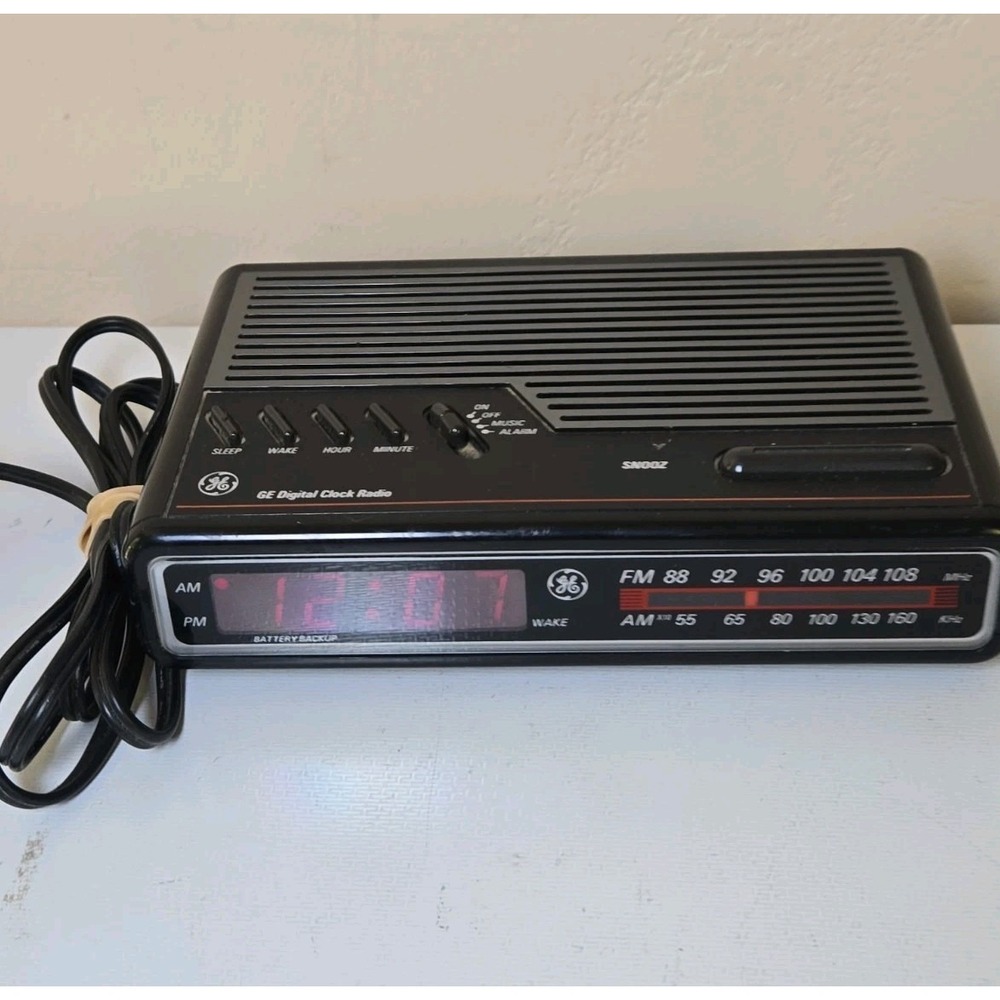 VTG GE Clock Radio AM/FM Digital Alarm Red LED Model 7-4612B Vintage Black Works